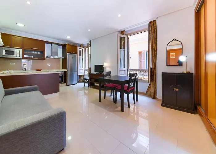 Holidays2Malaga Lazcano High Wifi & French Balcony